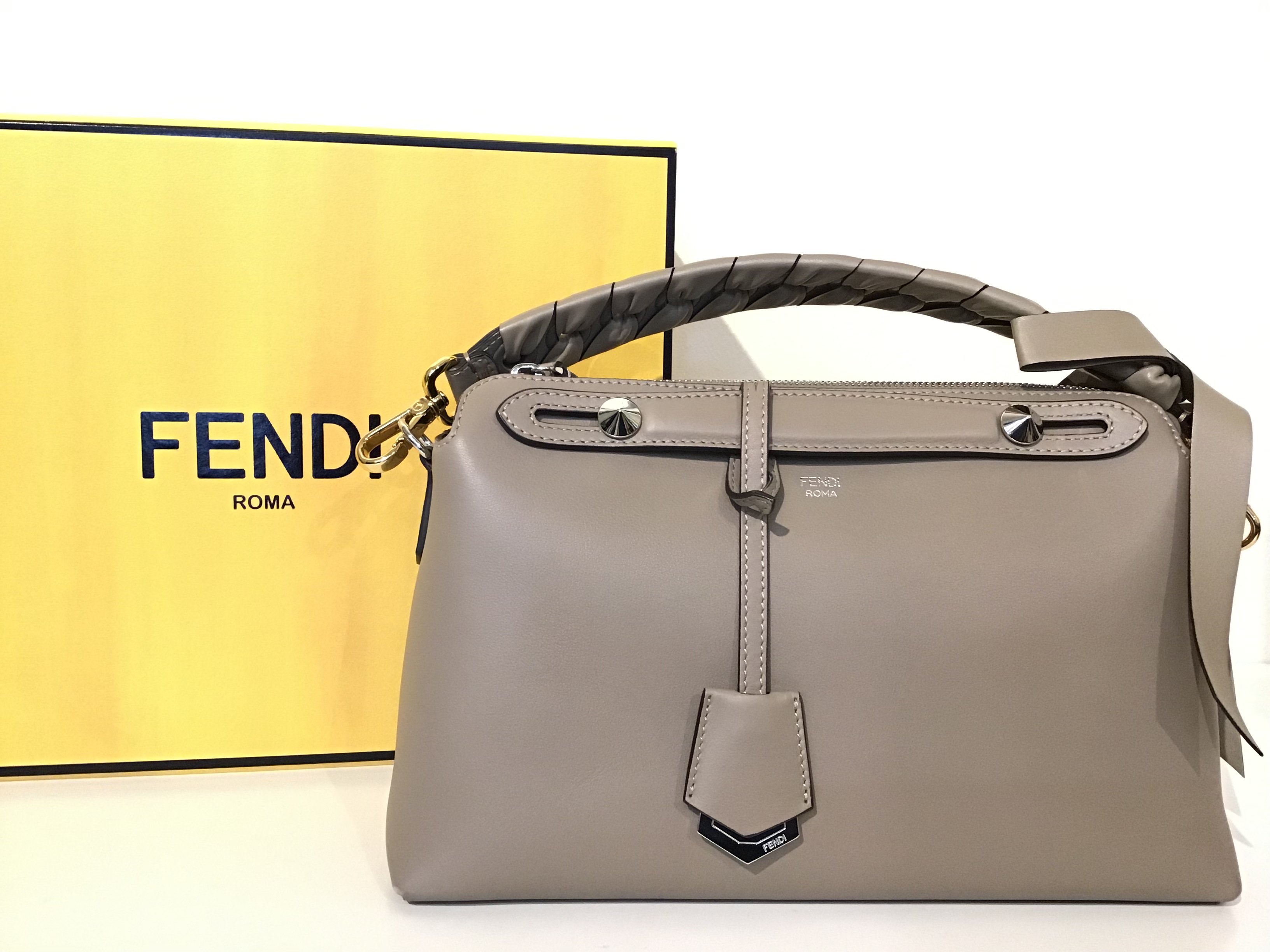 ランキング第1位 【美品】FENDI フェンディ バイザウェイ グレージュ 定価26万円 ショルダーバッグ